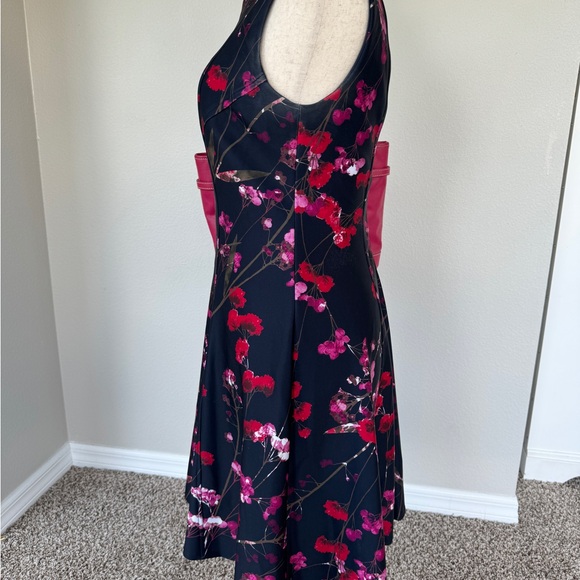 Tommy Hilfigure Floral Motif Paint Splatter Black Casual Fit and Flare Dress - Picture 4 of 9